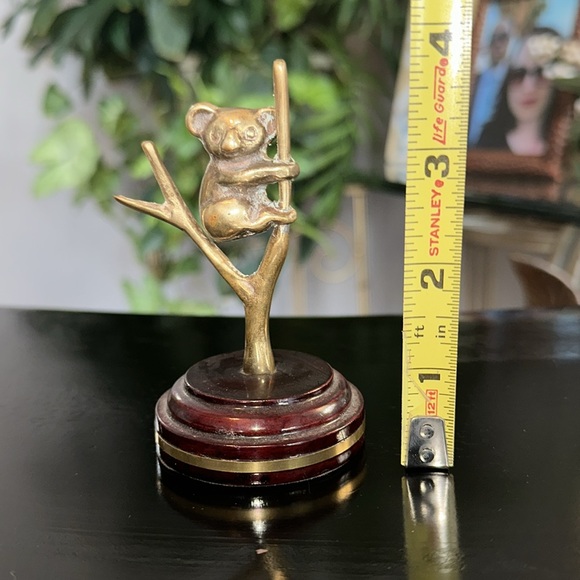 Vintage, Great City Traders Company, brass koala on wood stand. 🖤 - Picture 6 of 7